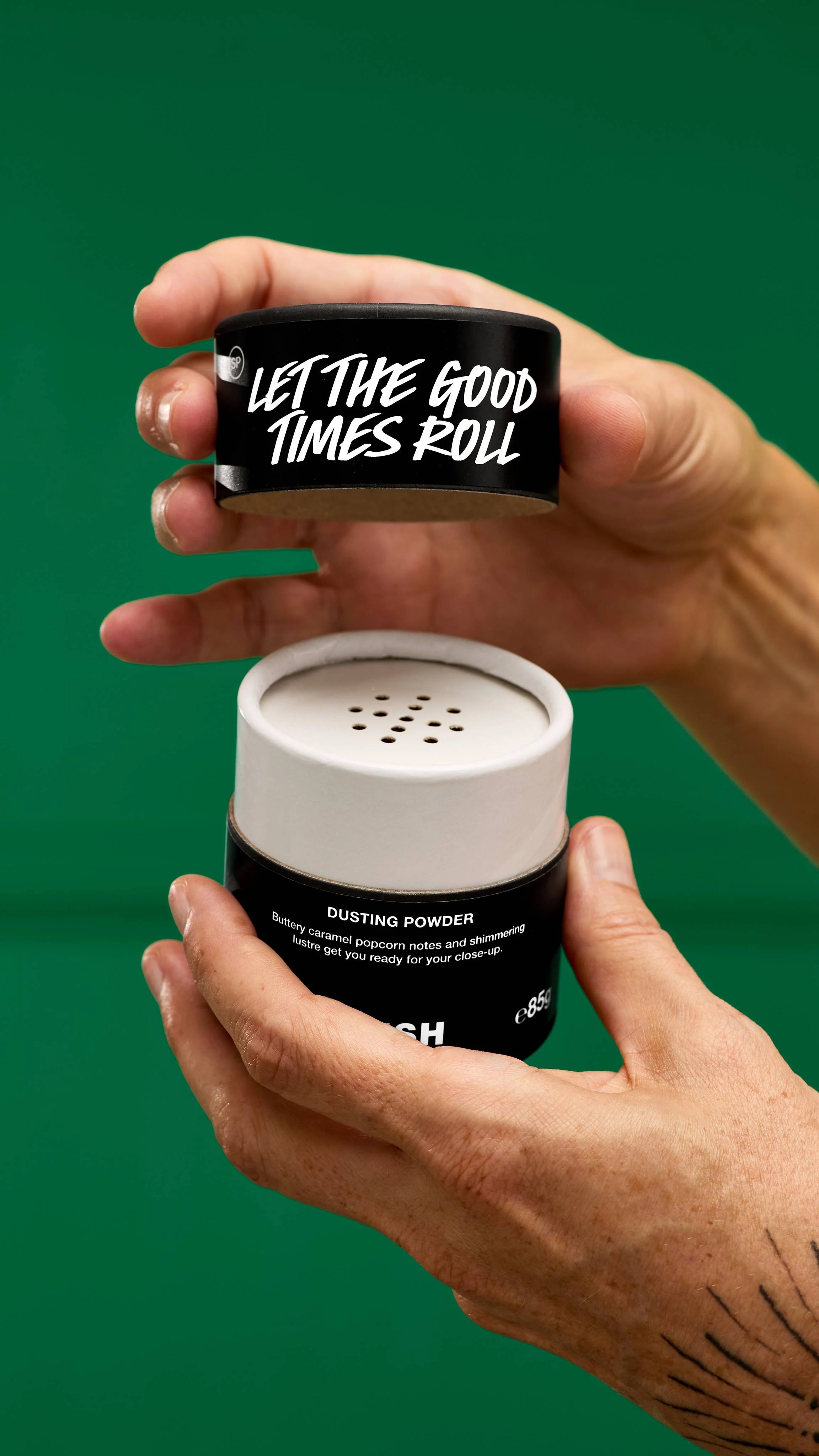 Lush
Let The Good Times Roll Dusting Powder 🖤