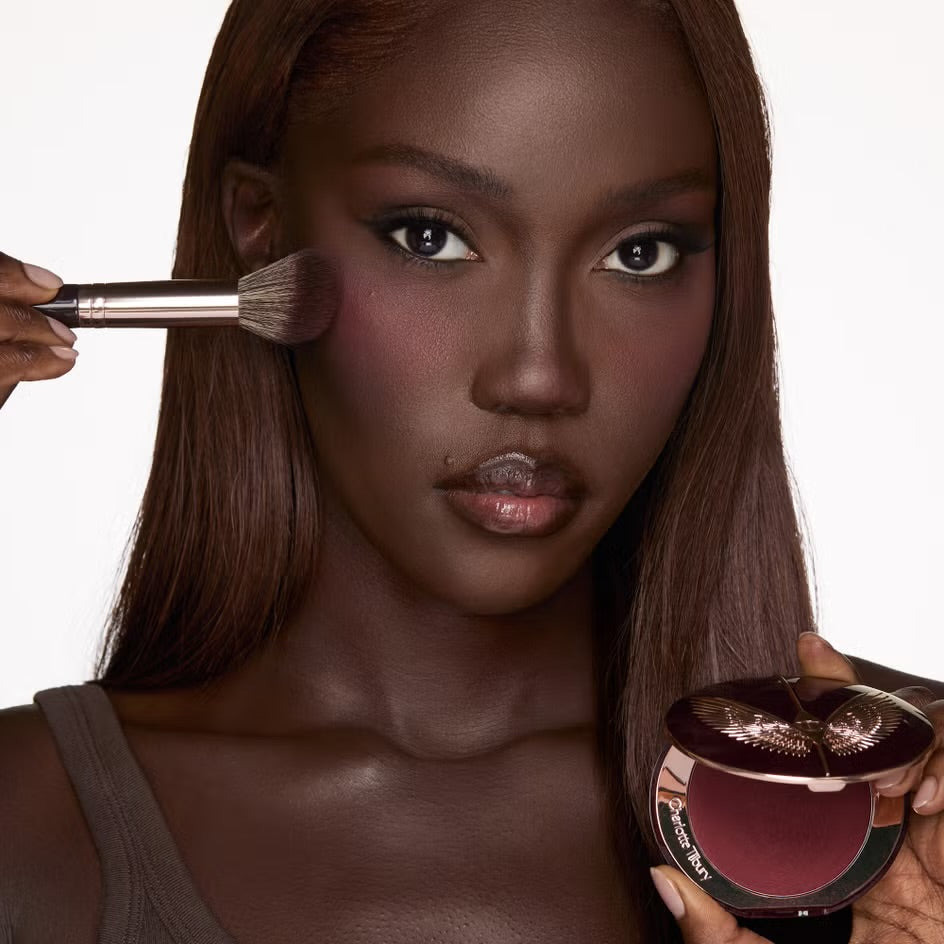 CHARLOTTE TILBURY
Airbrush Flawless Easy Soft Blur Bronzer + Blusher Brush 🤎