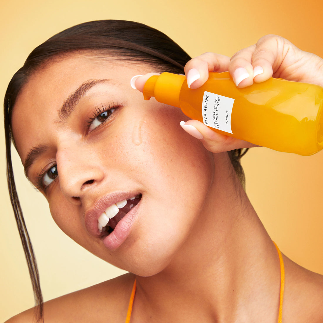 Glow Recipe
Cloudberry Bright Essence Toner 🧡