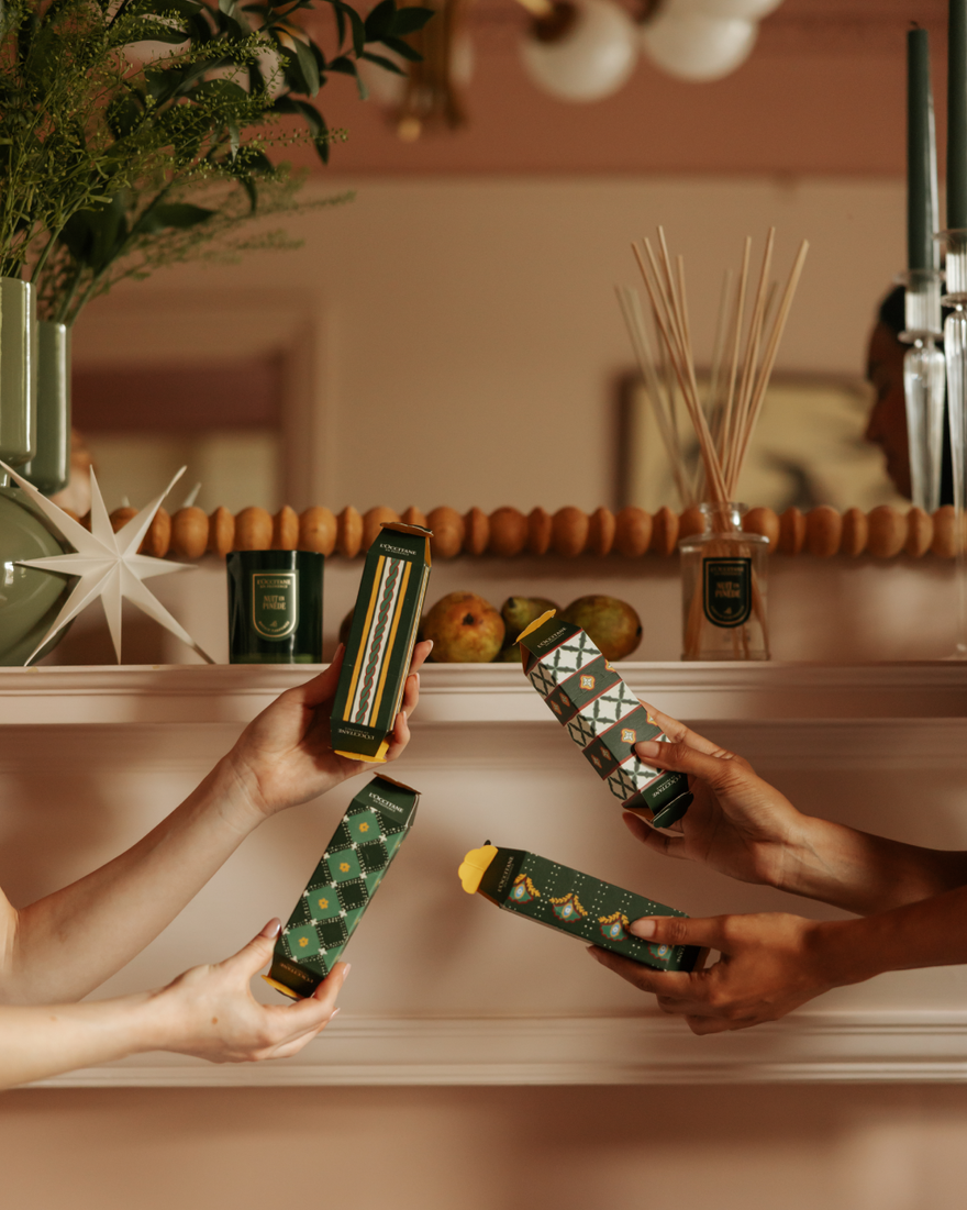 L’Occitane  
FESTIVE CRACKERS COLLECTION  💛✔️