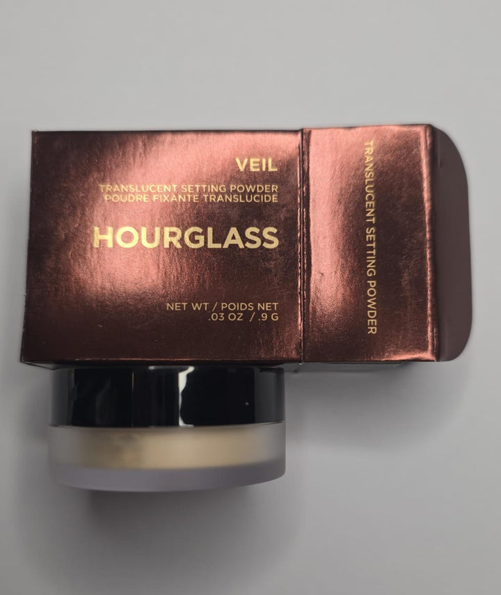Hourglass 
Veil™ Translucent Setting Powder 🤎