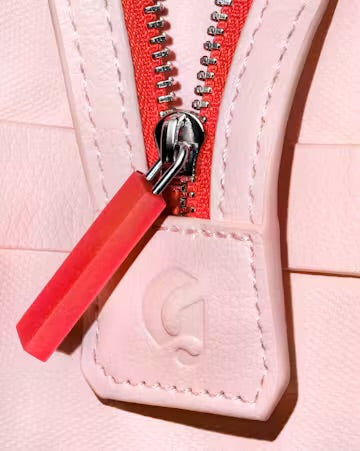 Glossier
Mini Beauty Bag ❤️