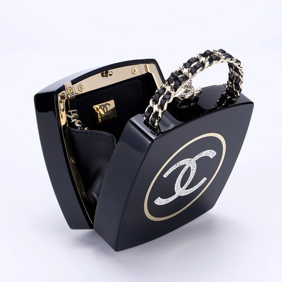 Chanel  
25B Cosmetic Chain Bag 🖤