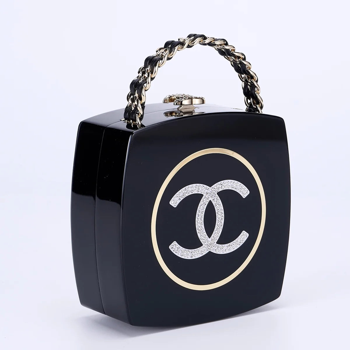 Chanel  
25B Cosmetic Chain Bag 🖤