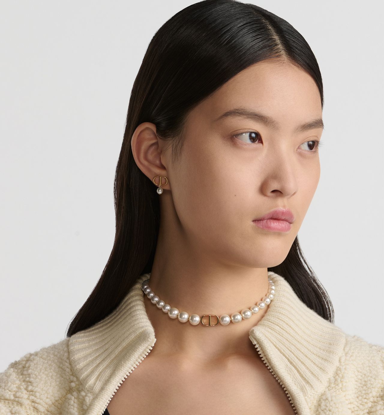 Dior  
Pearl Montaigne Short Necklace 🤍
