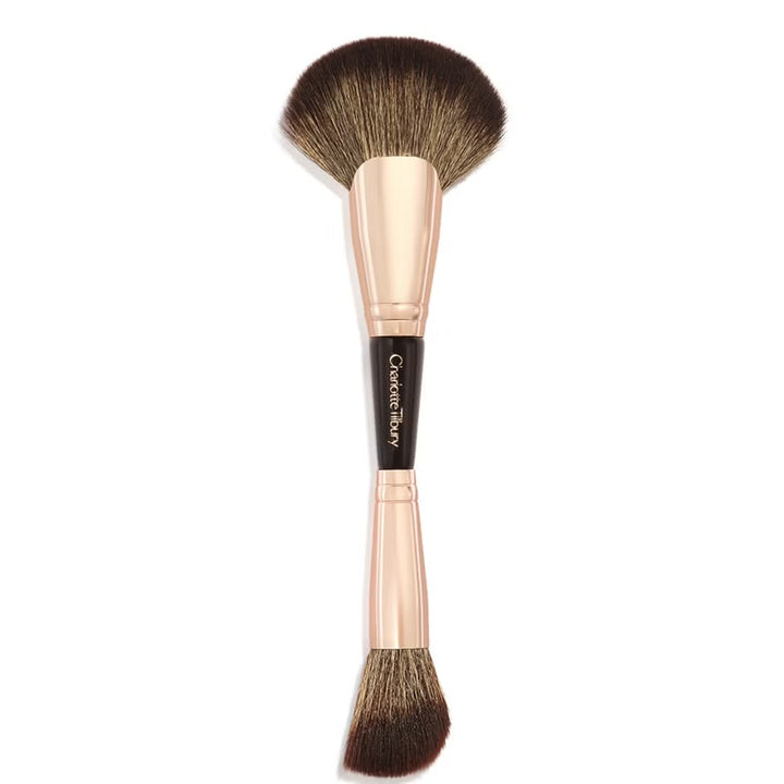 CHARLOTTE TILBURY
Airbrush Flawless Easy Soft Blur Bronzer + Blusher Brush 🤎