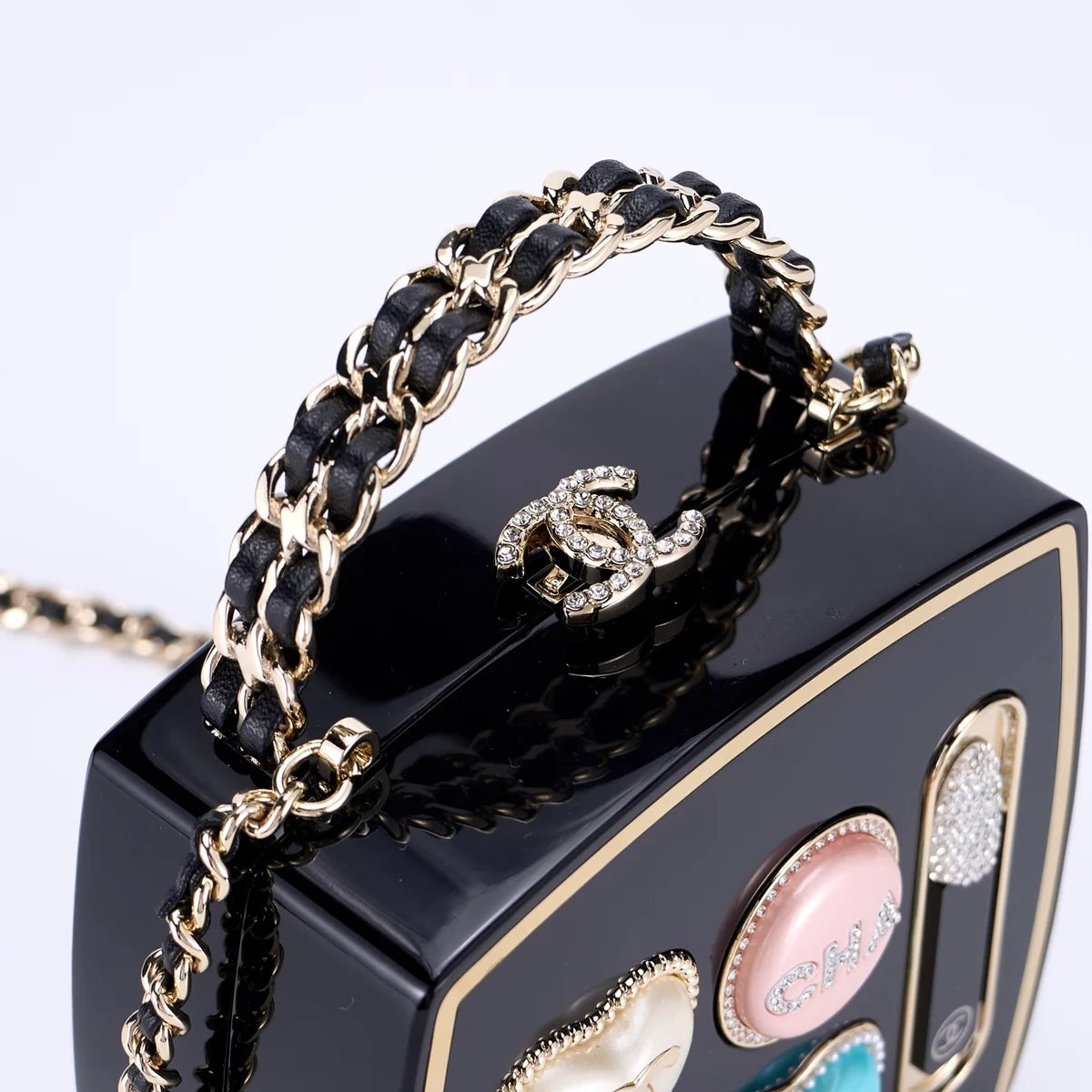 Chanel  
25B Cosmetic Chain Bag 🖤