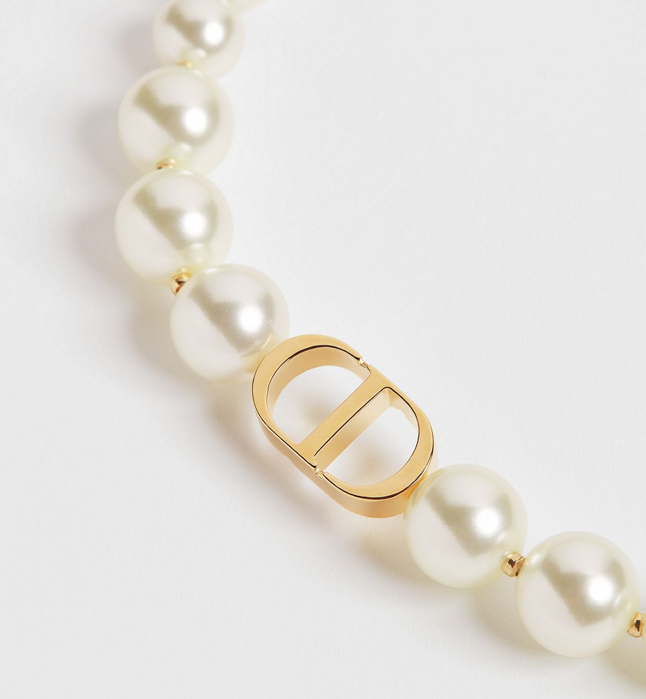 Dior  
Pearl Montaigne Short Necklace 🤍