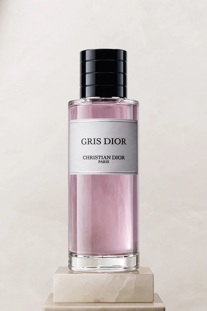 Christian  
Dior Gris Dior 🩷✔️