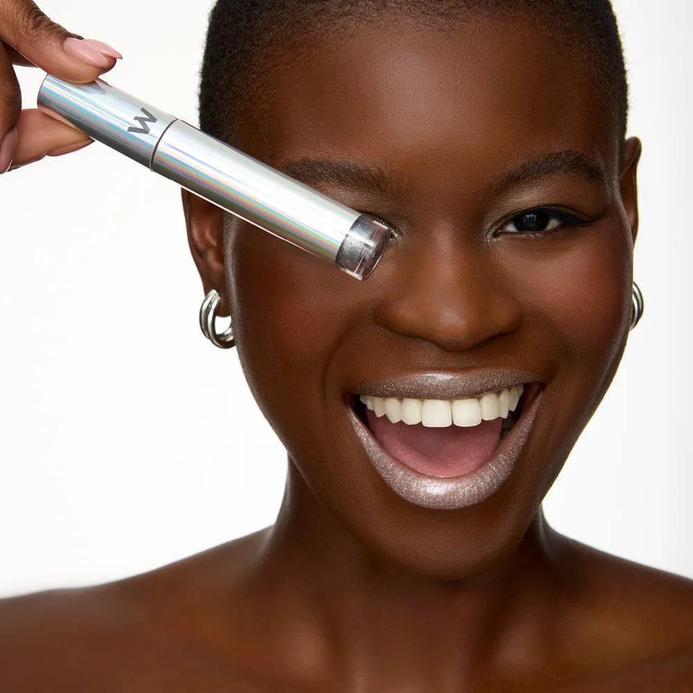 Wonderskin  
WONDER BLADING TOP LIP GLOSS - SILVER GLITTER 🤍