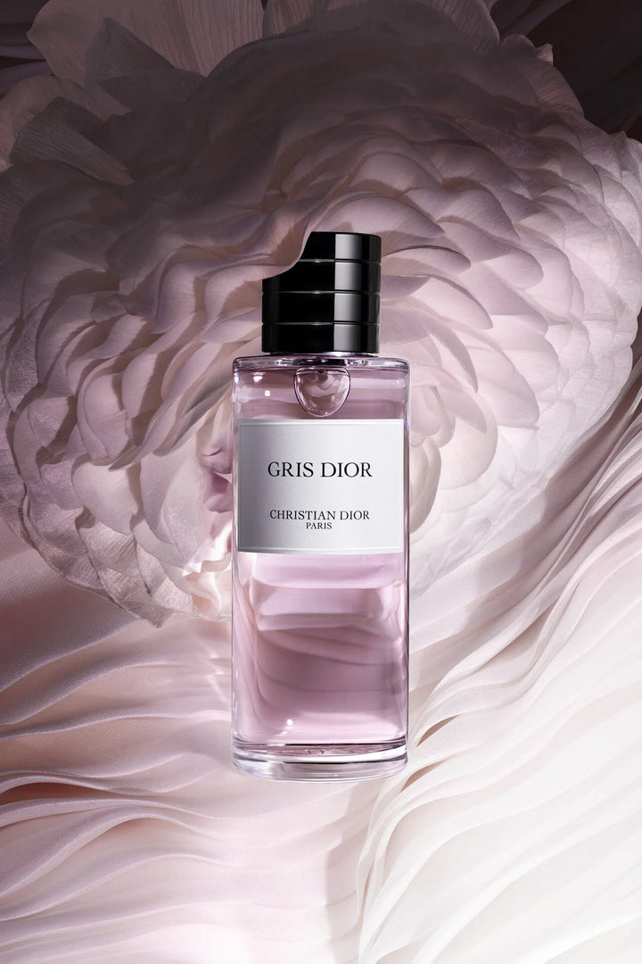 Christian  
Dior Gris Dior 🩷✔️