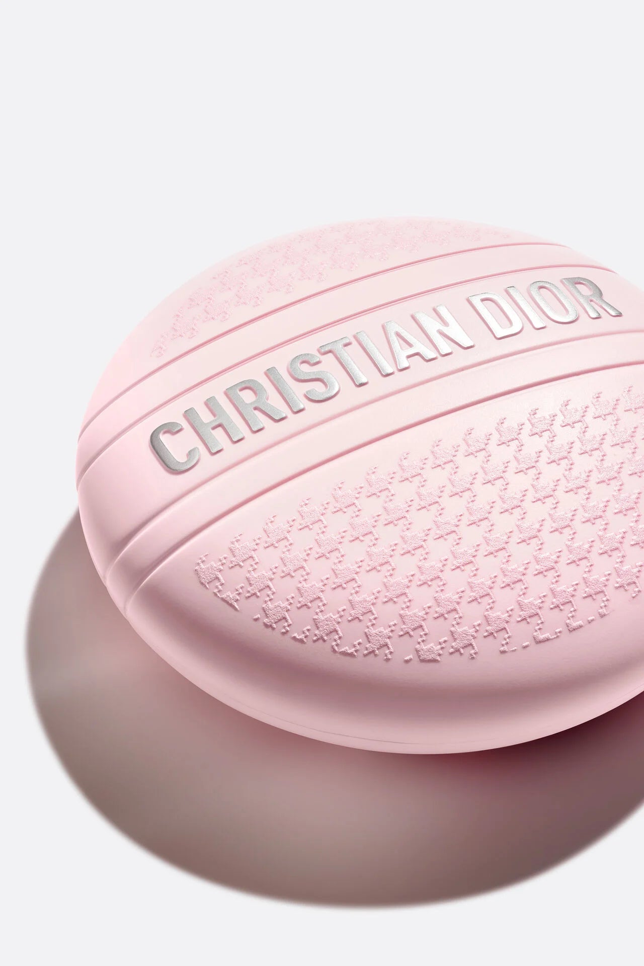 Miss Dior  
Melt-In Hand Cream 🩷