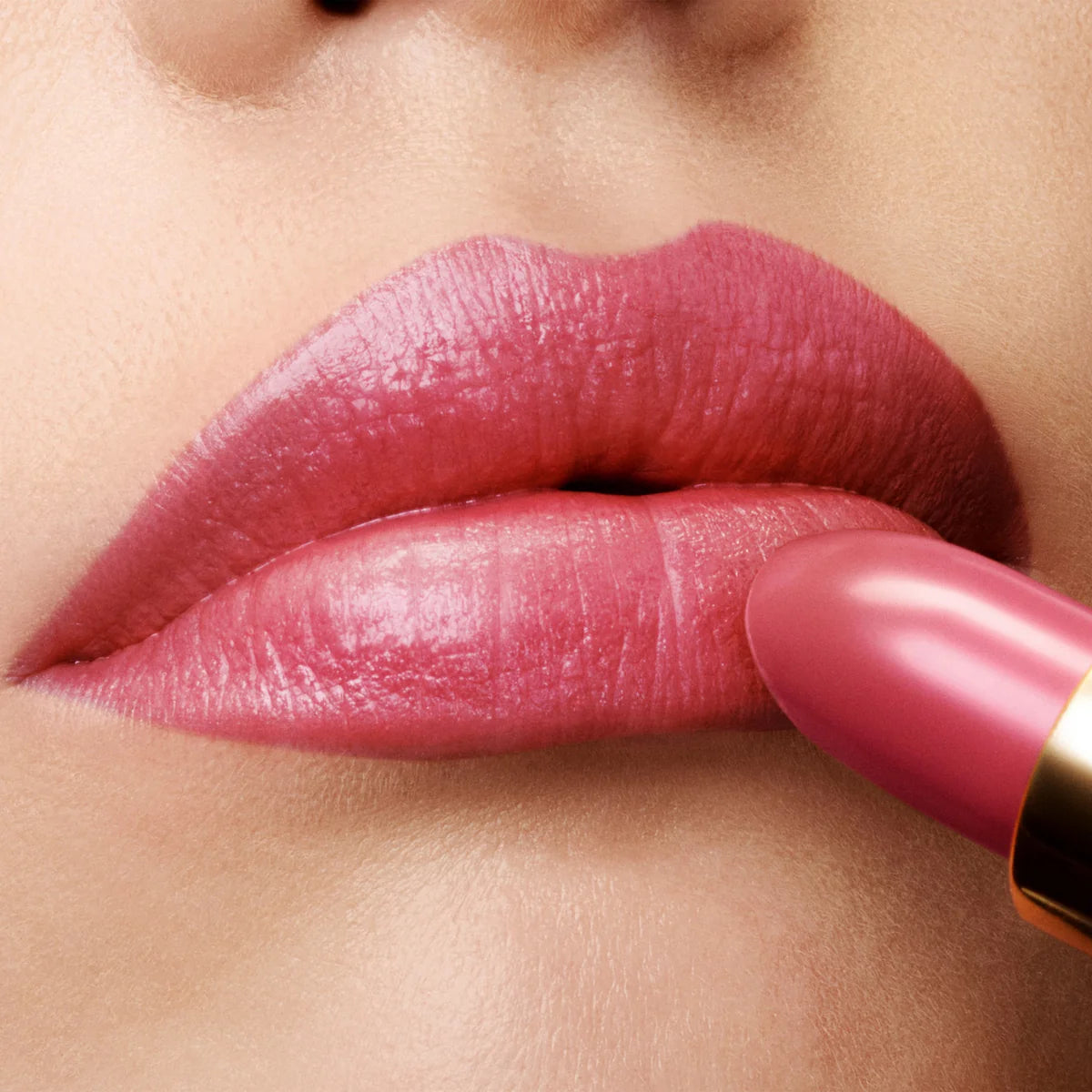 Tom Ford
Discover TOM FORD Runway Lip Color - 69 Night Mauve 🩷