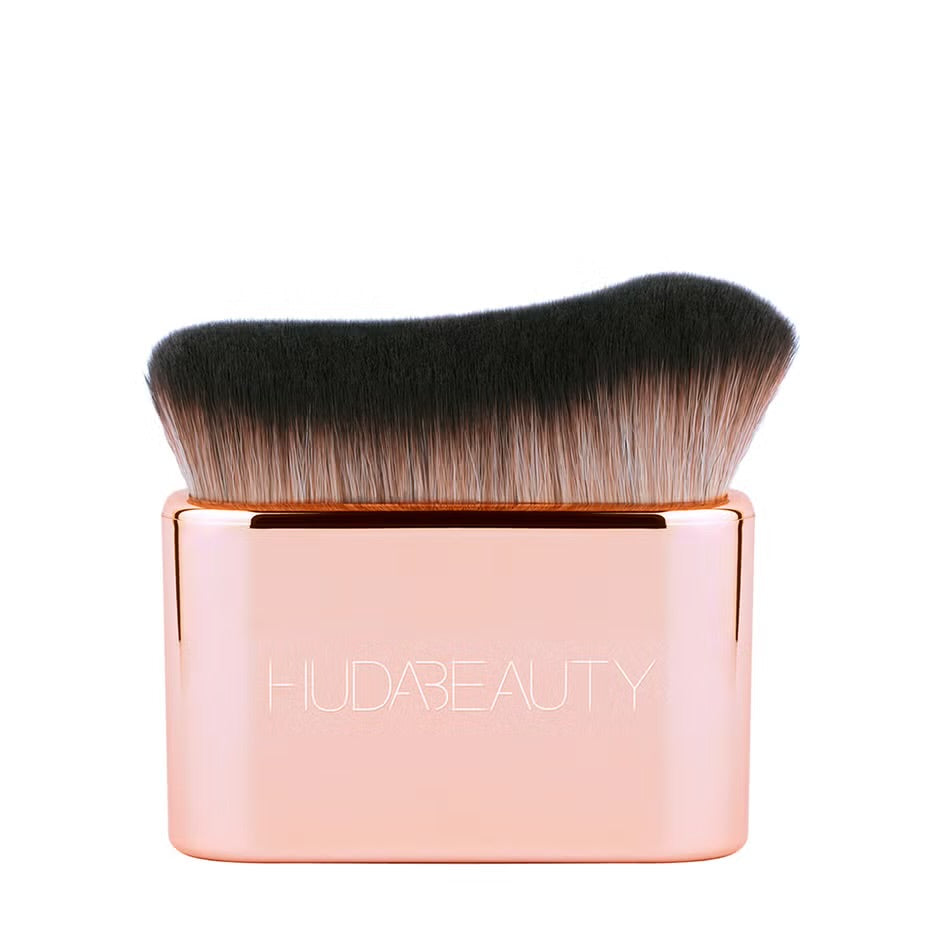 Huda Beauty 
N.Y.M.P.H Body Blur and Glow Brush ♥️