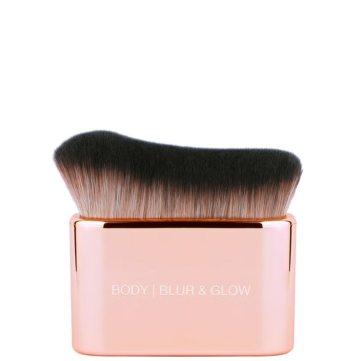 Huda Beauty 
N.Y.M.P.H Body Blur and Glow Brush ♥️