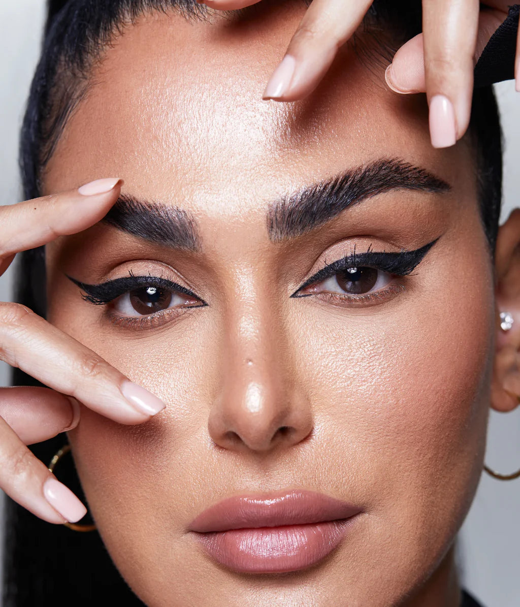 Huda Beauty 
Life Liner Quick ‘N Easy Precision Liquid Eye Liner - Very Vanta
Black 🖤