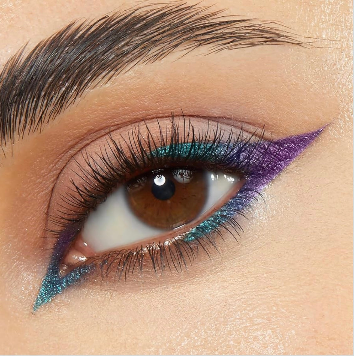 ColourPop       
Crème Gel Waterproof Chrome Eyeliner 🩵