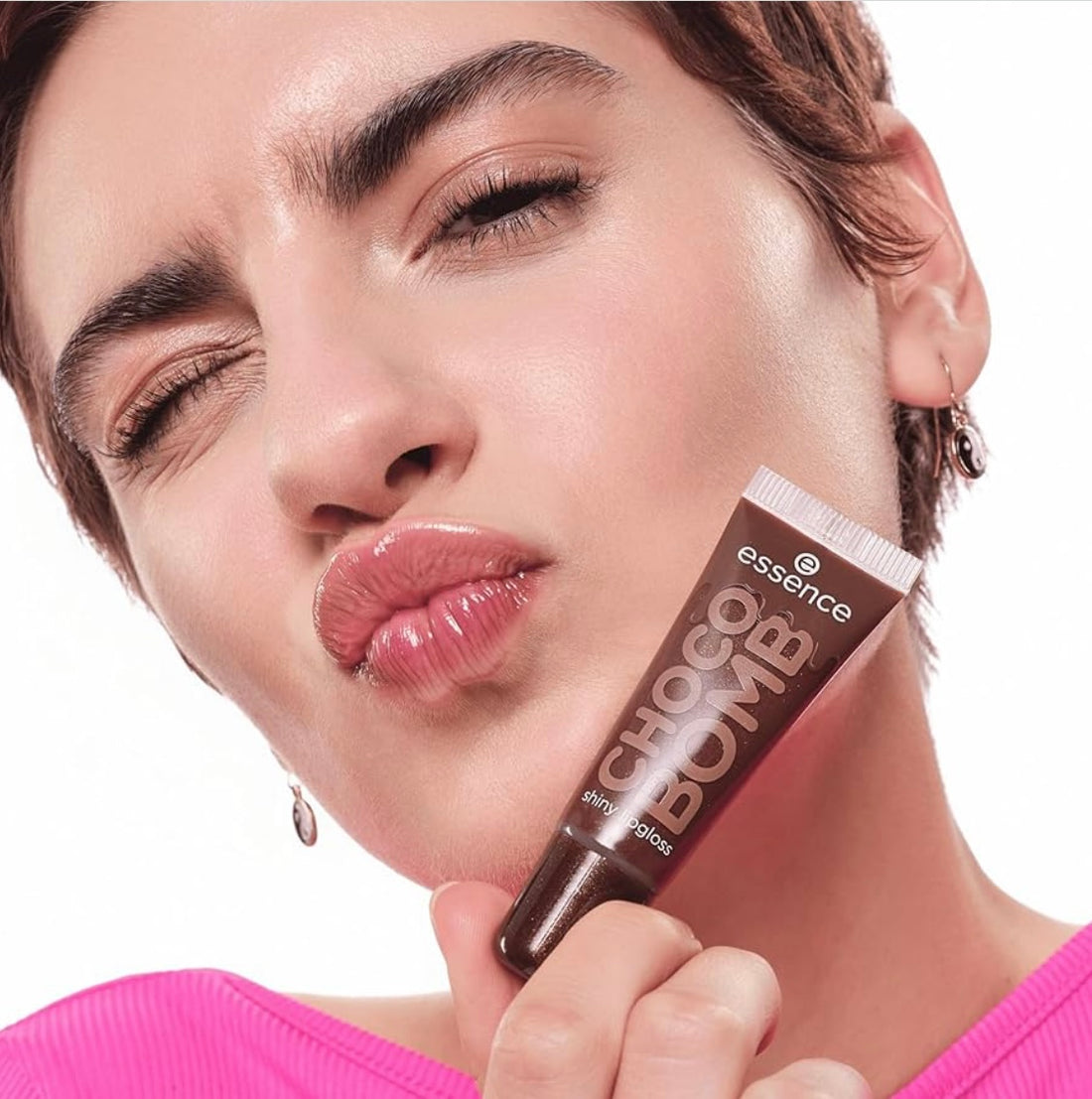 Essence       
CHOCO BOMB Shiny Lip Gloss 🤎