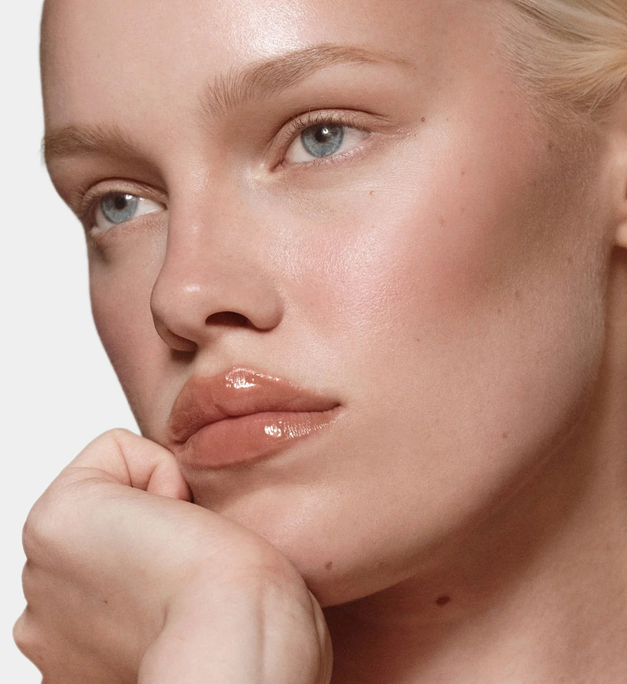 Rhode
peptide lip tint - Colada 🤎