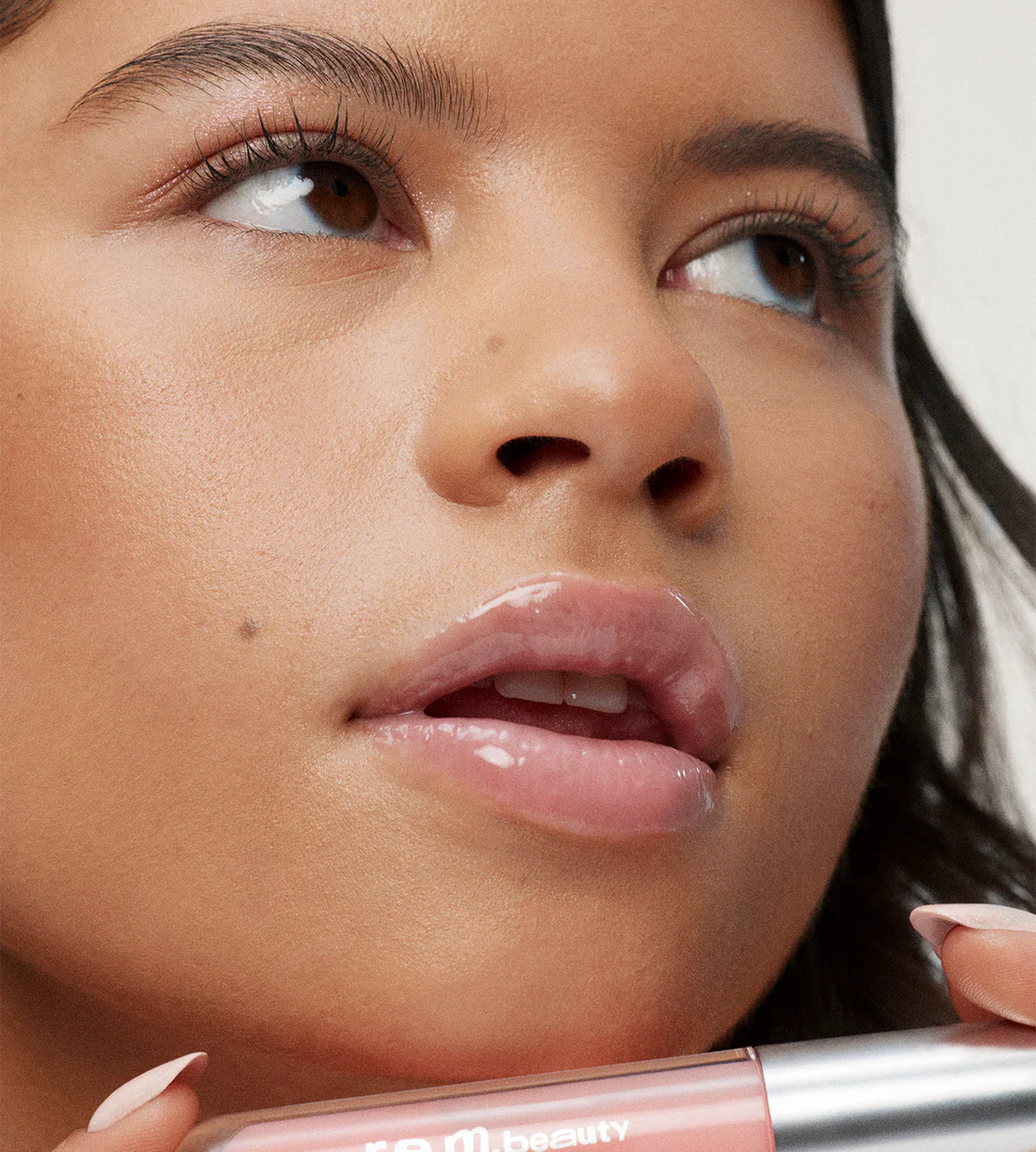 r.e.m.beauty 
essential drip glossy Lip balm - Cosmo 🩷