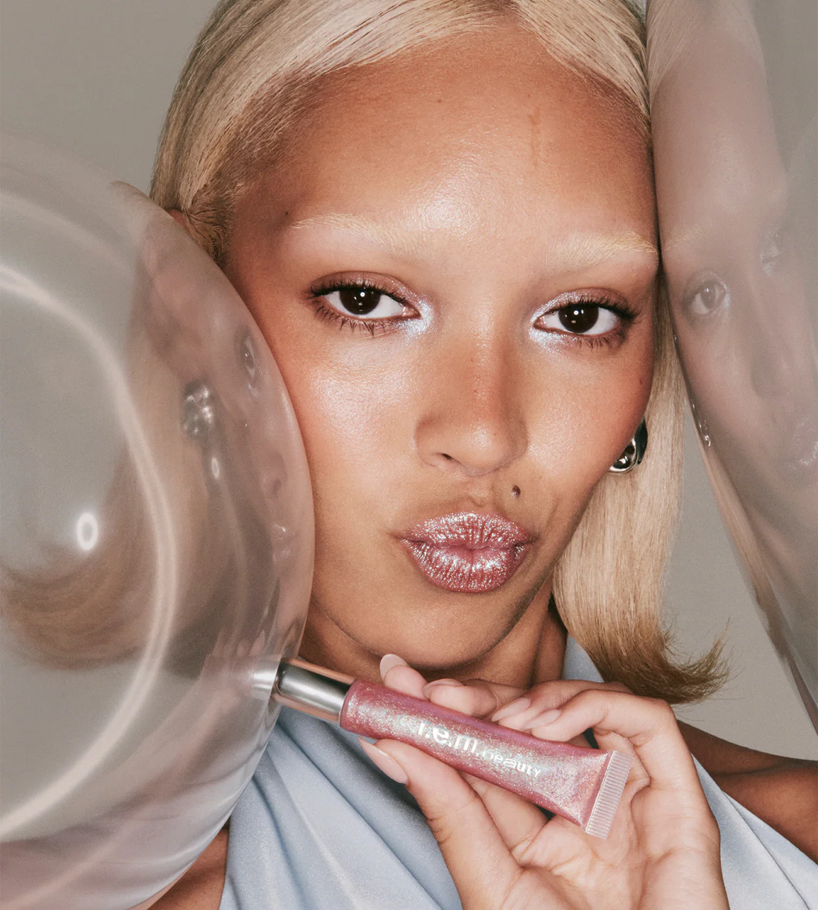 r.e.m.beauty 
On Your Collar Plumping Lip Gloss - Fembot 🩷