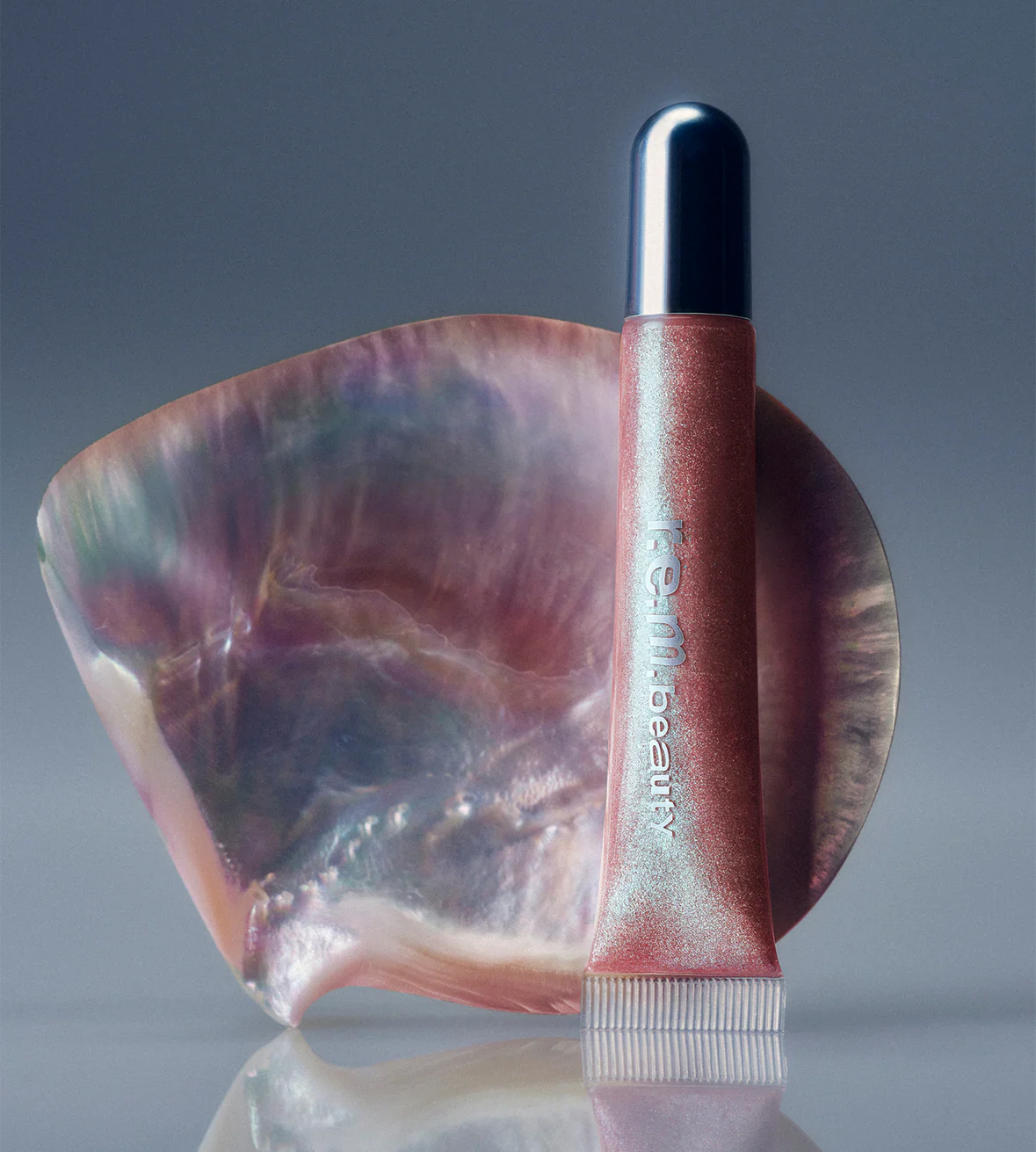 r.e.m.beauty 
On Your Collar Plumping Lip Gloss - Fembot 🩷