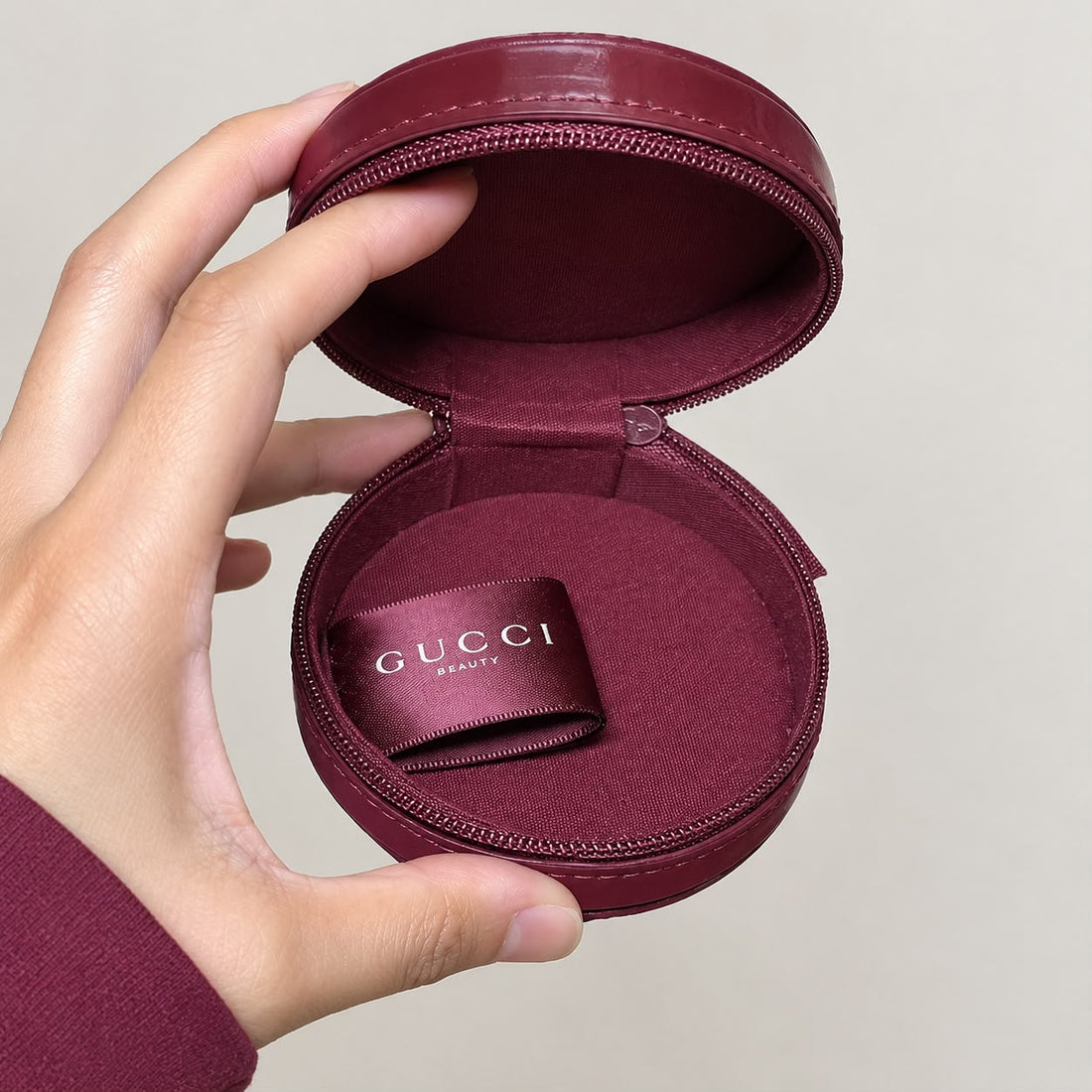 Gucci 
Beauty Cushion Pouch ❤️✔️