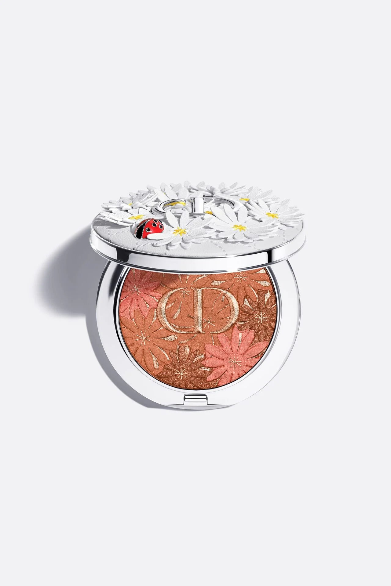 Dior   
Forever Nude Bronze Glow 🐞  
Coral bronze 031