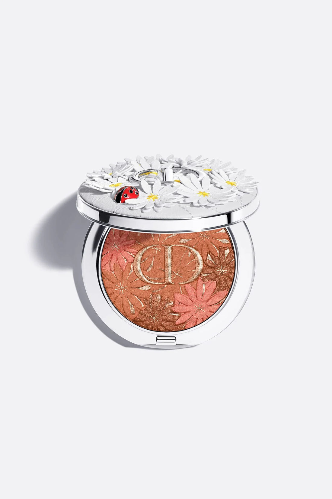Dior   
Forever Nude Bronze Glow 🐞  
Coral bronze 031