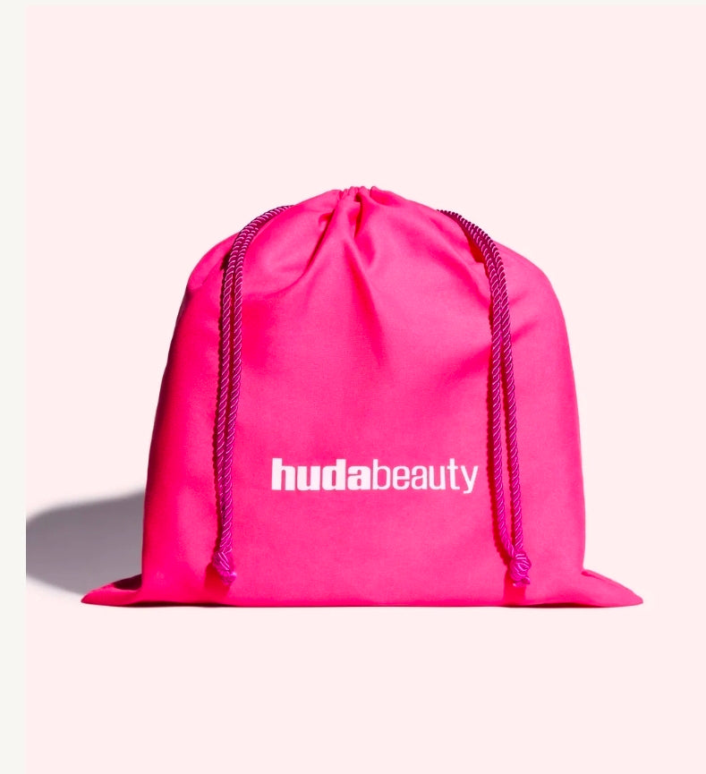HUDA BEAUTY
MINI VANITY BAG 💕
