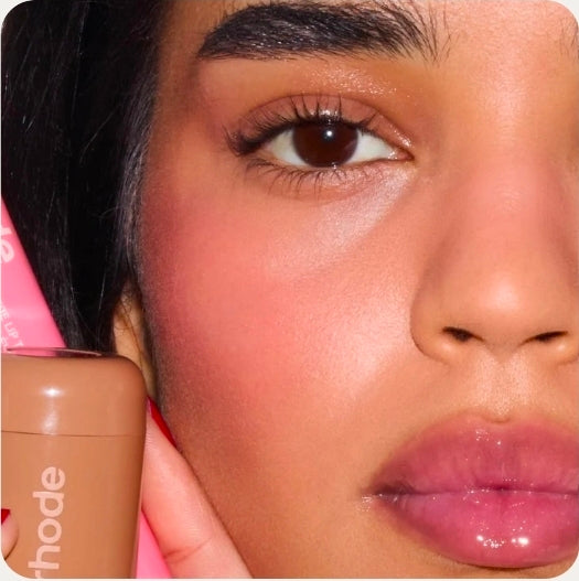 Rhode pocket blush Teacup - 
raspberry pink
The natural flush ♥️ new