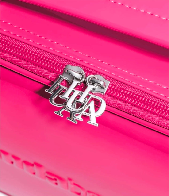 HUDA BEAUTY
MINI VANITY BAG 💕