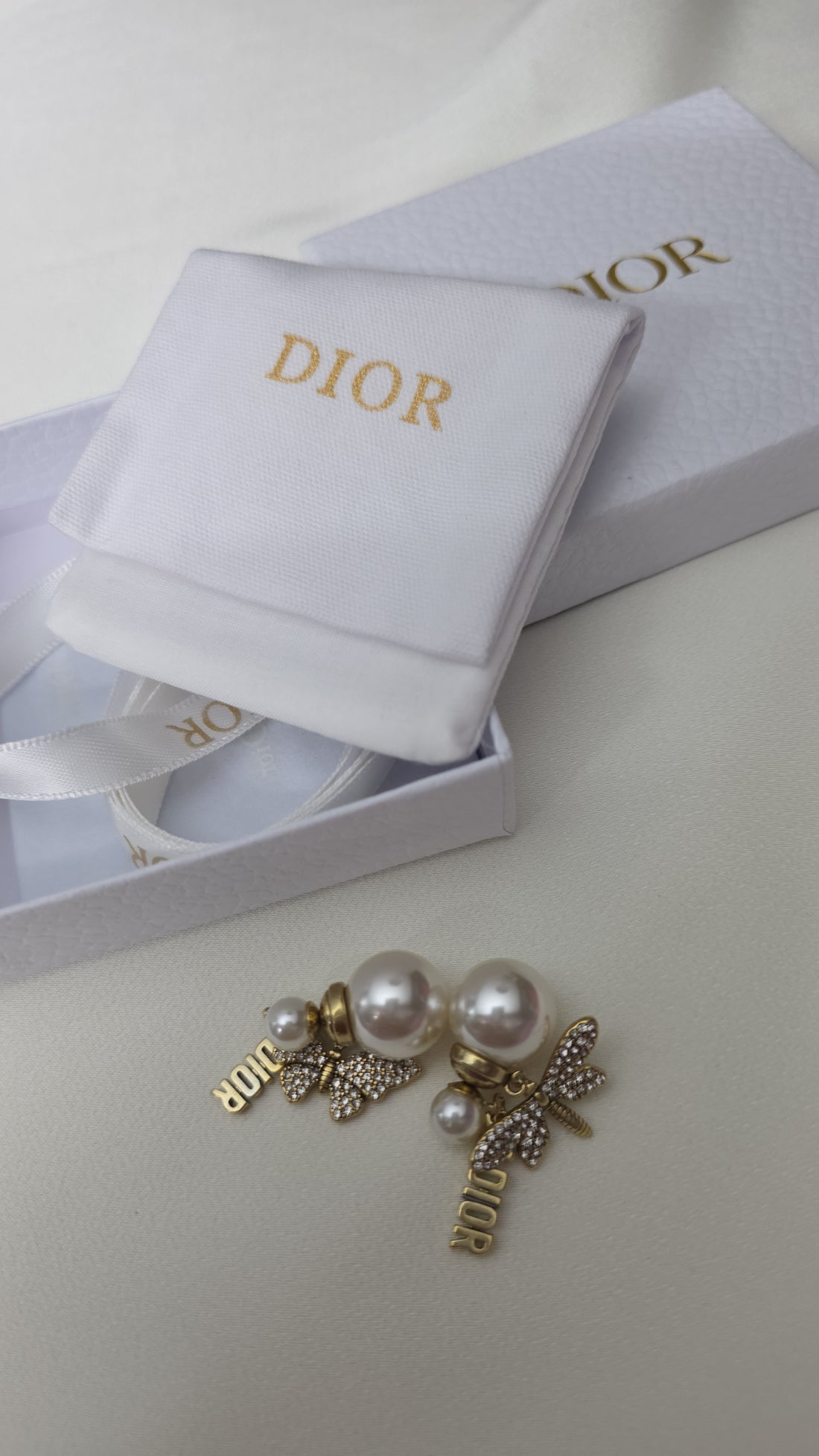 Dior  
Butterfly Pearl Earring 🤍✔️