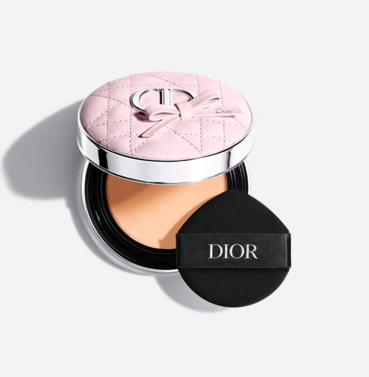 Dior
Forever Cushion Compact Foundation + Cushion Case 🩷