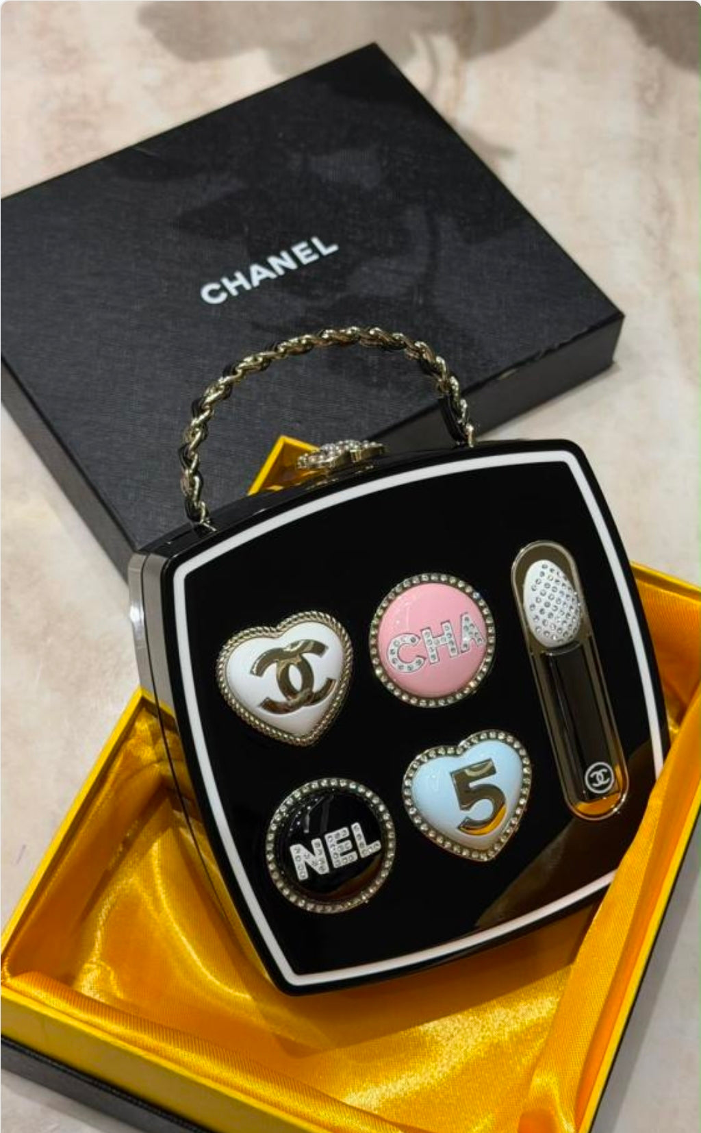 Chanel  
25B Cosmetic Chain Bag 🖤