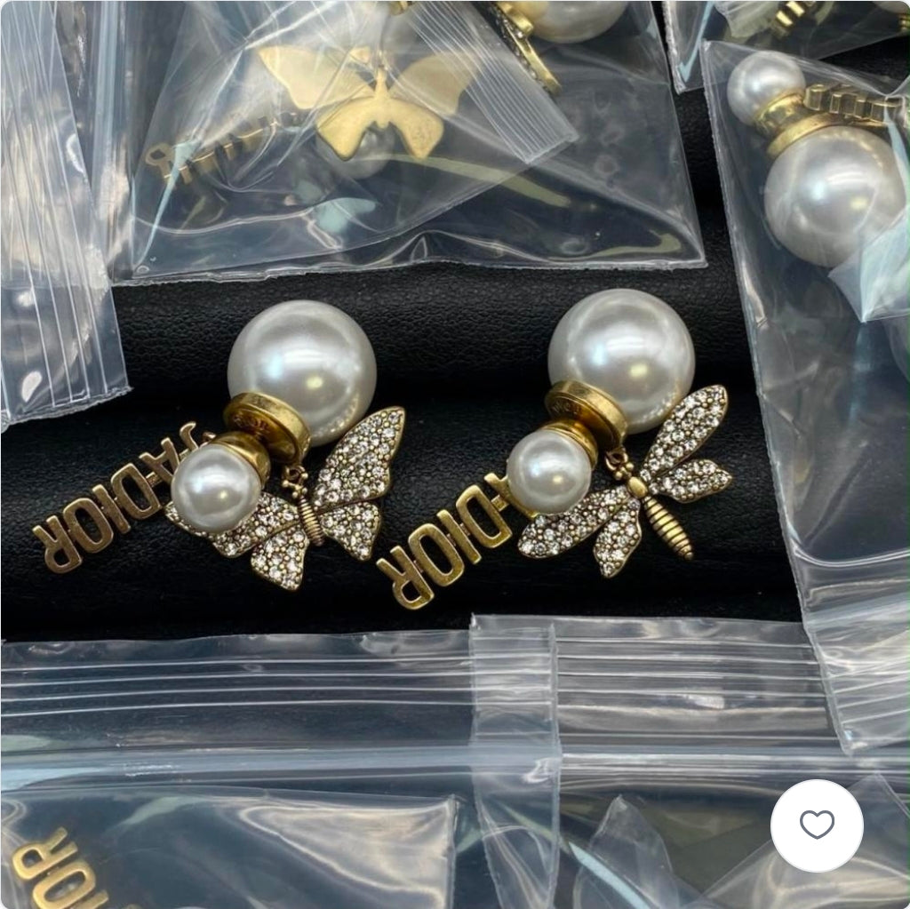 Dior  
Butterfly Pearl Earring 🤍