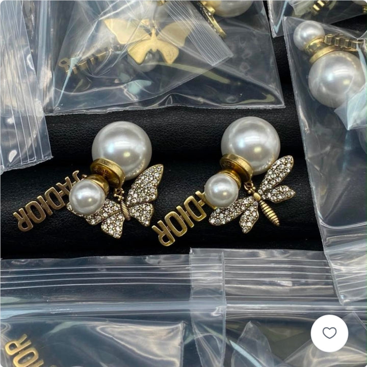 Dior  
Butterfly Pearl Earring 🤍