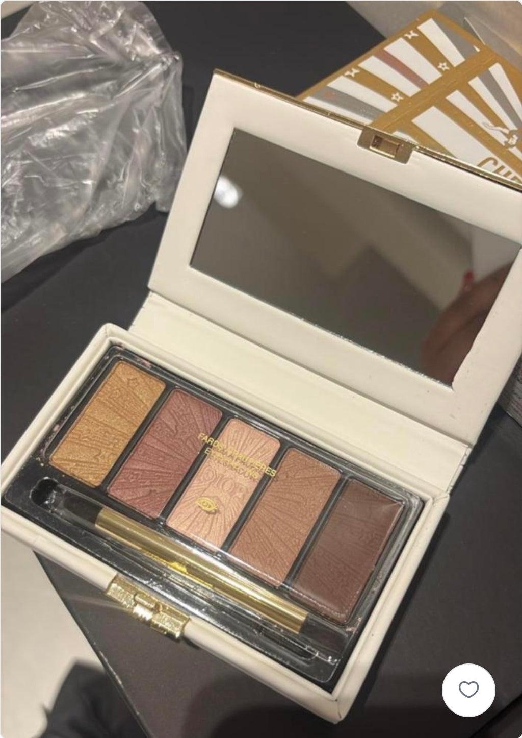 Dior      
Iconic Eye Makeup Couture Case Holiday ♥️