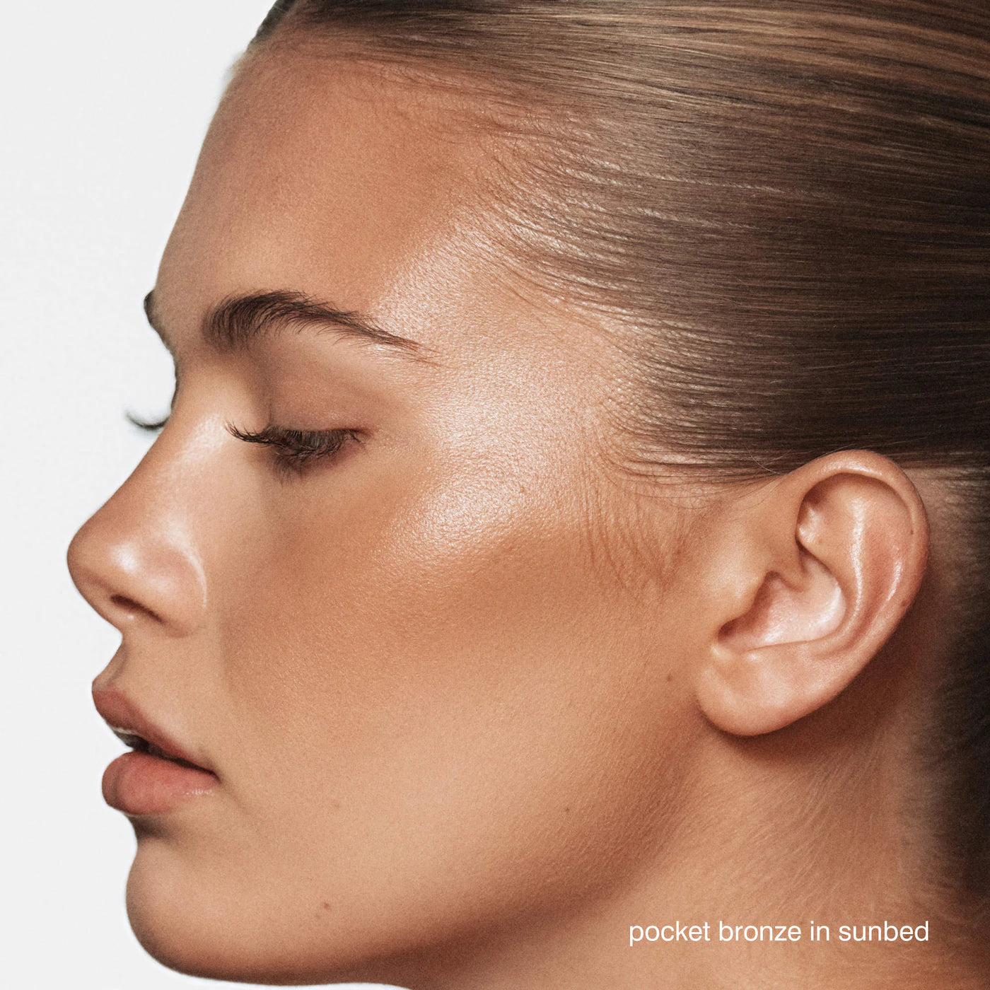 Rhode
Pocket Bronze Long-Wearing Cream Bronzer 🤎