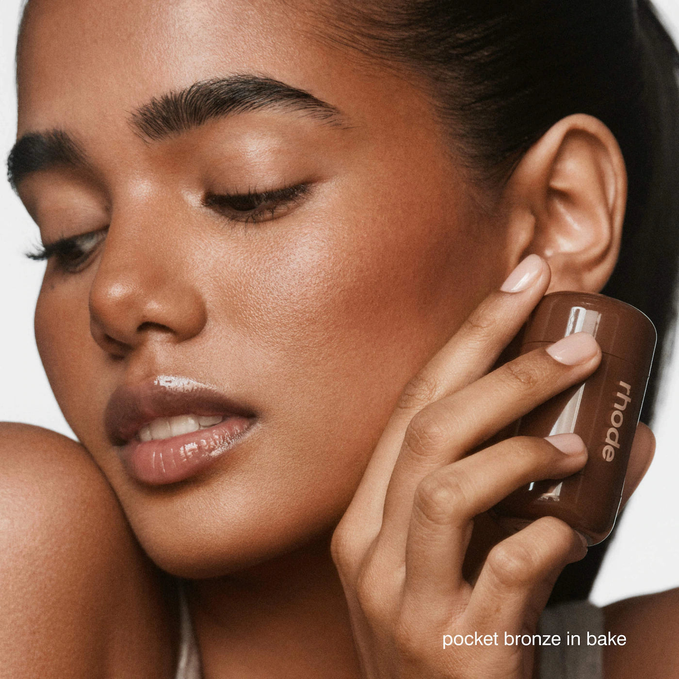 Rhode
Pocket Bronze Long-Wearing Cream Bronzer 🤎