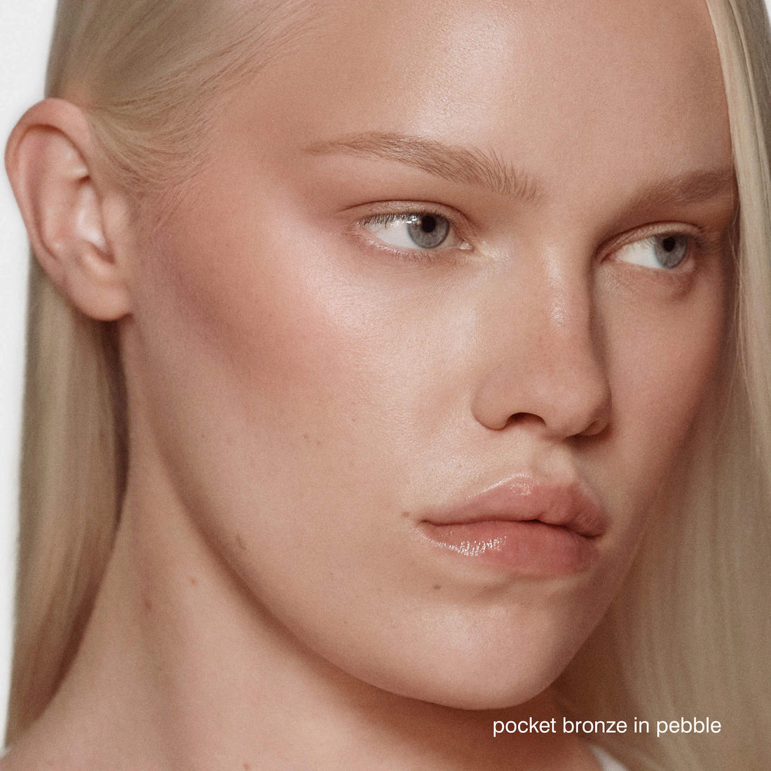 Rhode
Pocket Bronze Long-Wearing Cream Bronzer 🤎