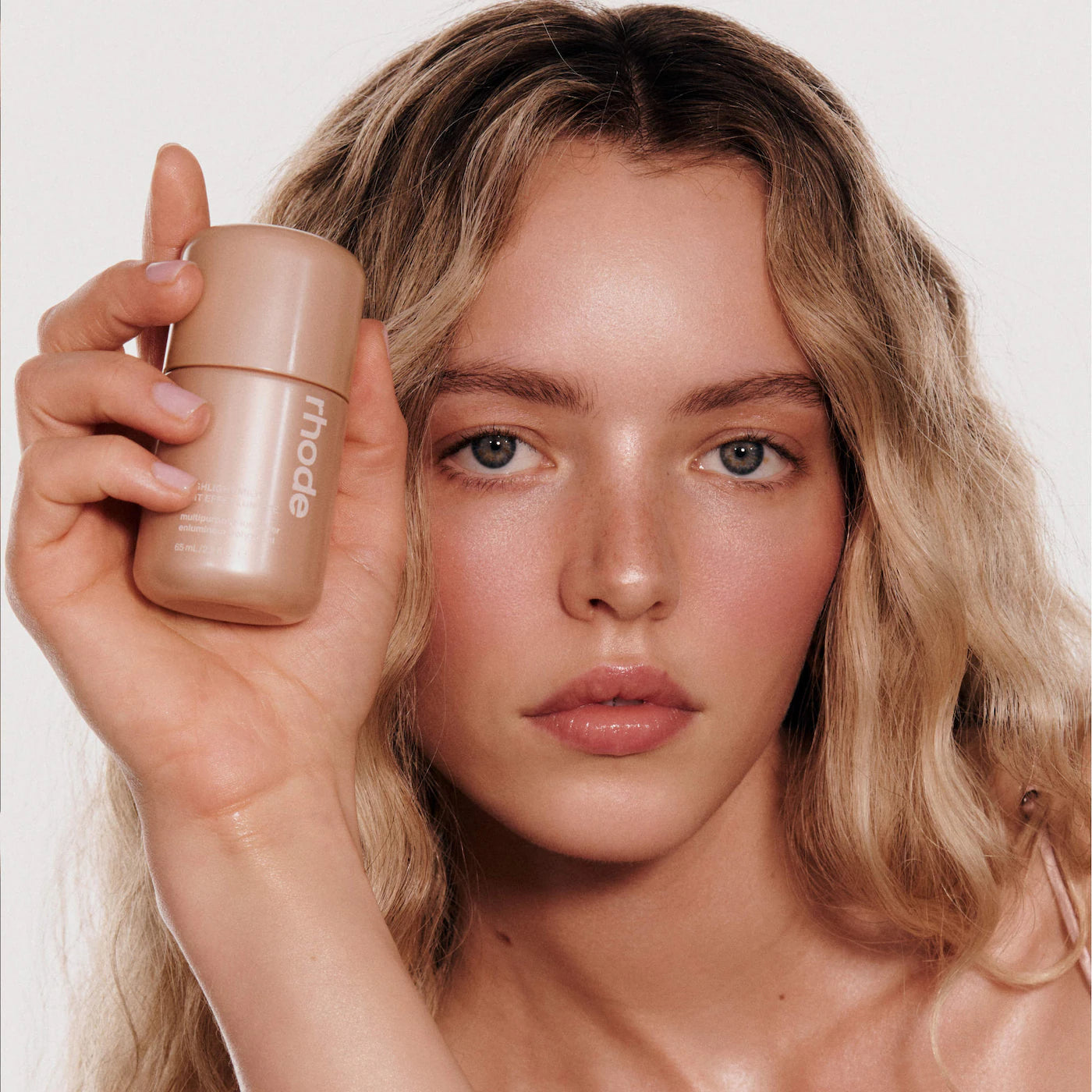 Rhode
Highlight Milk Multipurpose Luminizer 🤍